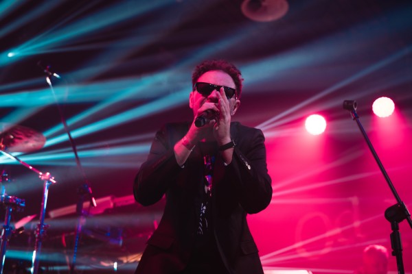 Koncert specjalny pamięci Grzegorza Ciechowskiego (ACKiS Od Nowa, 14.12.2019) [fot. Jessica David]